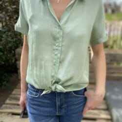 Chemise satinée verte – Image 2